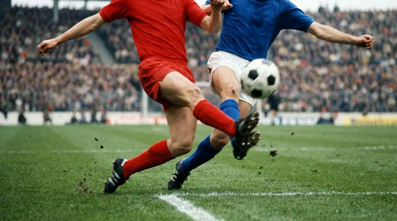 Jugadores de distintas selecciones nacionales disputando un balón en un campo de fútbol profesional